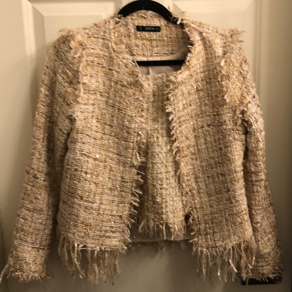 skirt suit